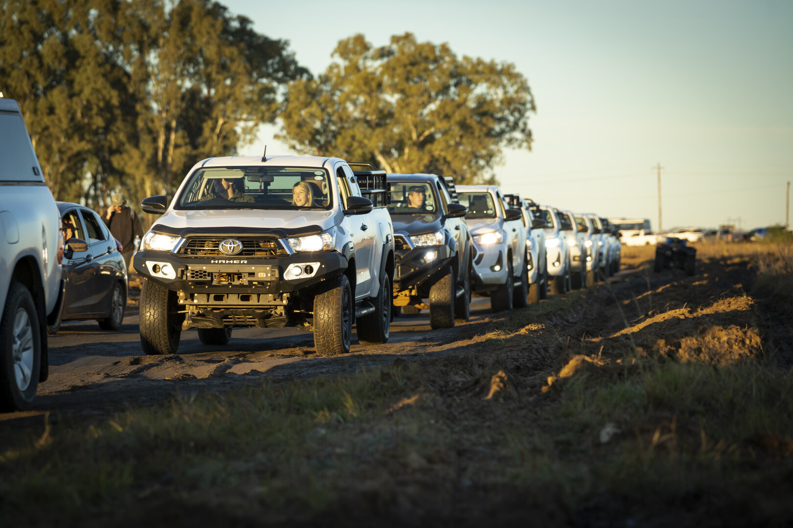 26 Hilux Record4