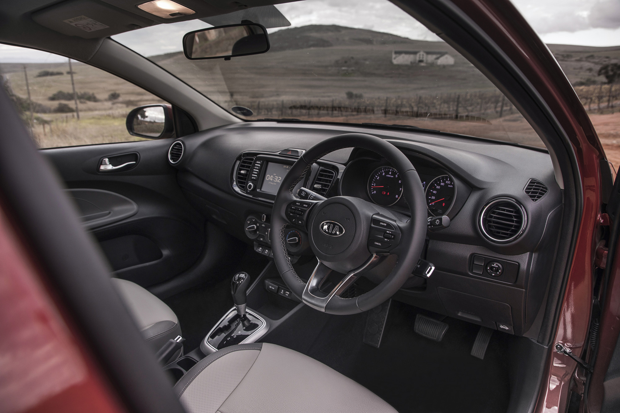 66 Interior1