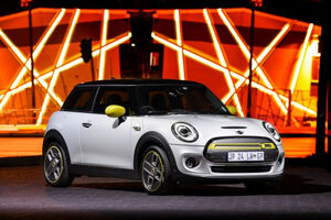P90399010 high Res mini cooper se in so
