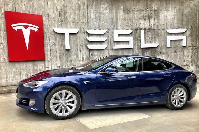 Tesla fans schweiz 2swa Wy4 Xhb0 unsplash