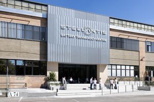 23 Stellantis Battery1